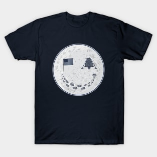 Moon Landing. Smiling Moon. T-Shirt